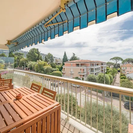 Cozystay 1700 -luxury 3-bedroom With Terrace & Sea View In *