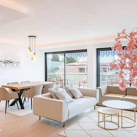 Cozystay 1700 -luxury 3-bedroom With Terrace & Sea View In *