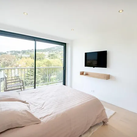 Cozystay 1700 -luxury 3-bedroom With Terrace & Sea View In *