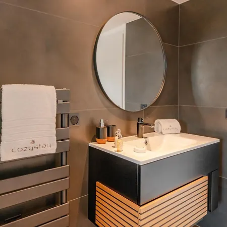 Appartement Cozystay 1700 -luxury 3-bedroom With Terrace & Sea View In *