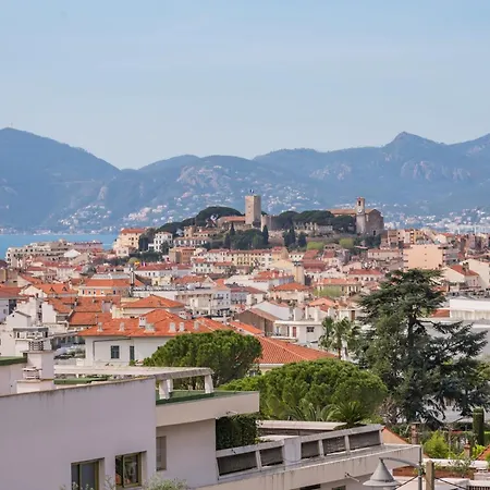 Apartment Cozystay 1700 -luxury 3-bedroom With Terrace & Sea View In *